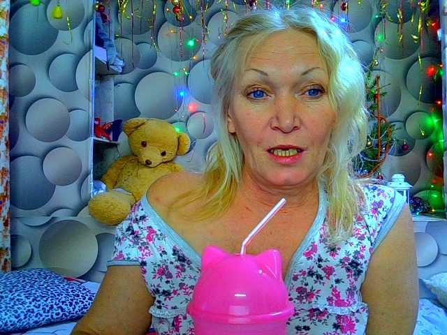 LizSage's BongaCams show and profile