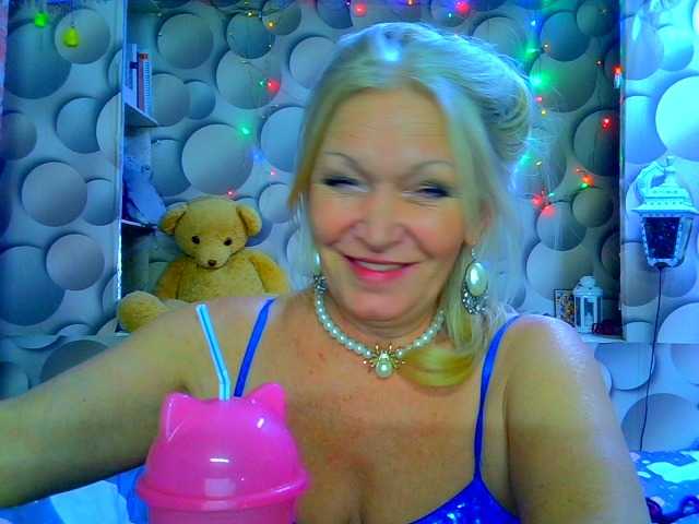 LizSage's BongaCams show and profile