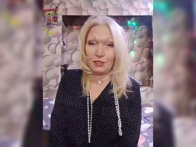 LizSage's BongaCams show and profile