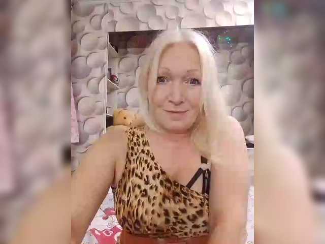 LizSage's BongaCams show and profile