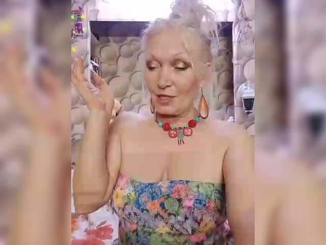 LizSage's BongaCams show and profile