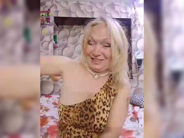 LizSage's BongaCams show and profile