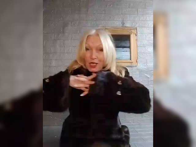 LizSage's BongaCams show and profile