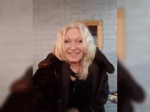 LizSage's BongaCams show and profile