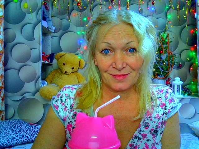 LizSage's BongaCams show and profile