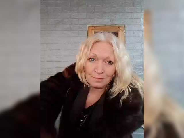 LizSage's BongaCams show and profile