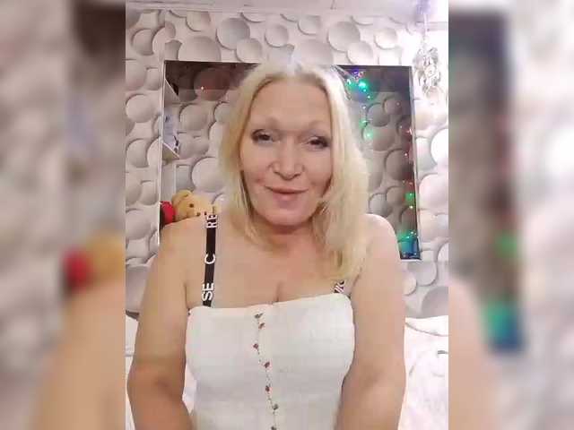 LizSage's BongaCams show and profile