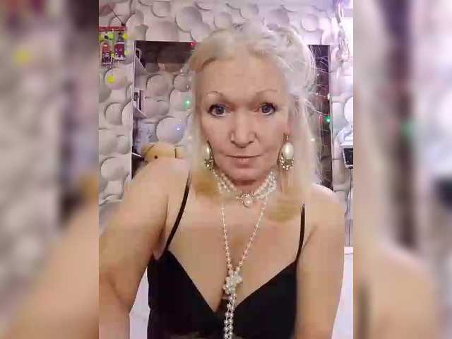 LizSage's BongaCams show and profile