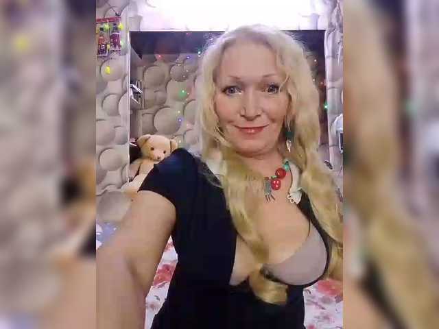 LizSage's BongaCams show and profile