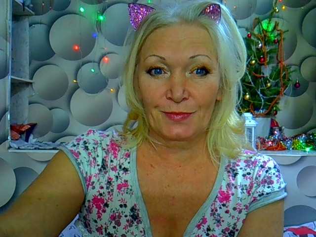 LizSage's BongaCams show and profile