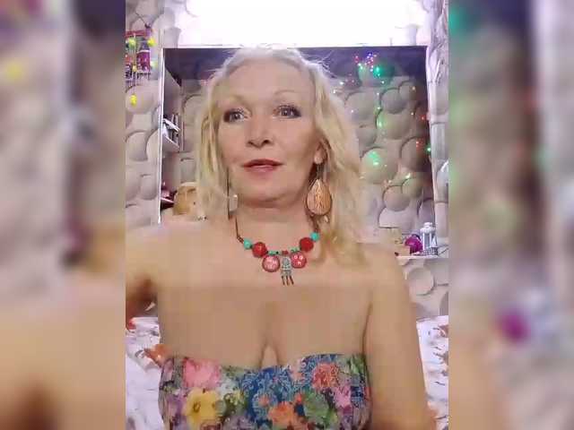 LizSage's BongaCams show and profile