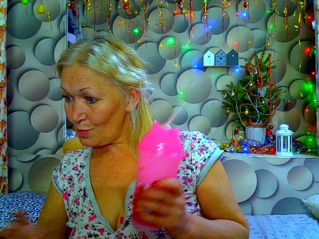 LizSage's BongaCams show and profile