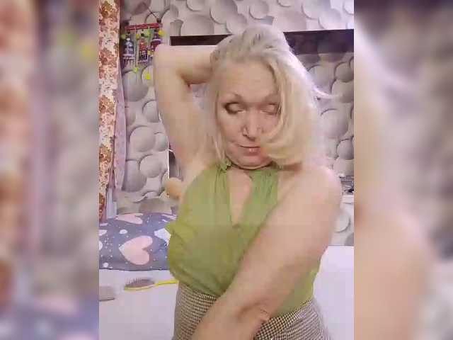 LizSage's BongaCams show and profile