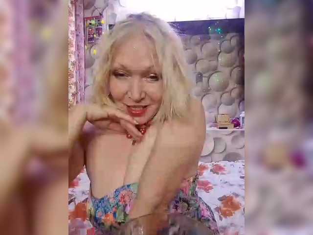 LizSage's BongaCams show and profile