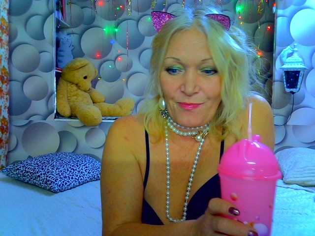 LizSage's BongaCams show and profile