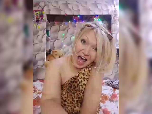 LizSage's BongaCams show and profile