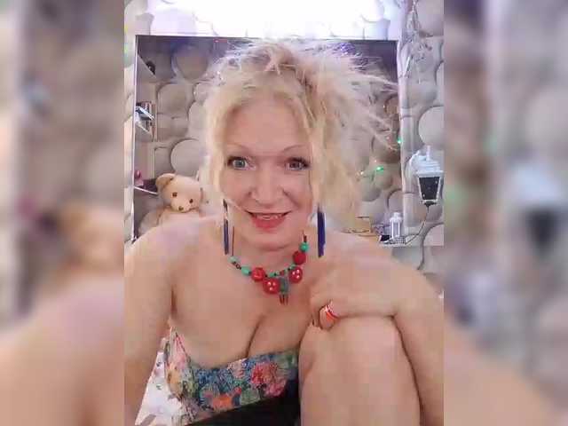 LizSage's BongaCams show and profile