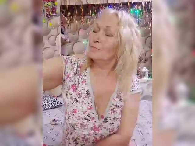 LizSage's BongaCams show and profile