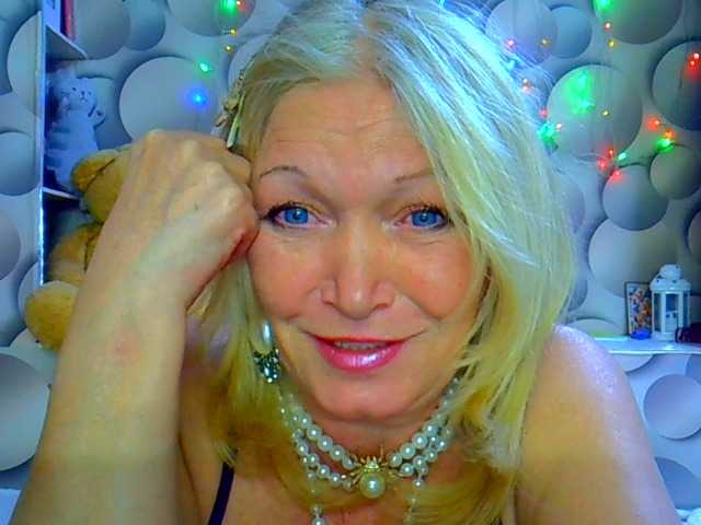 LizSage's BongaCams show and profile