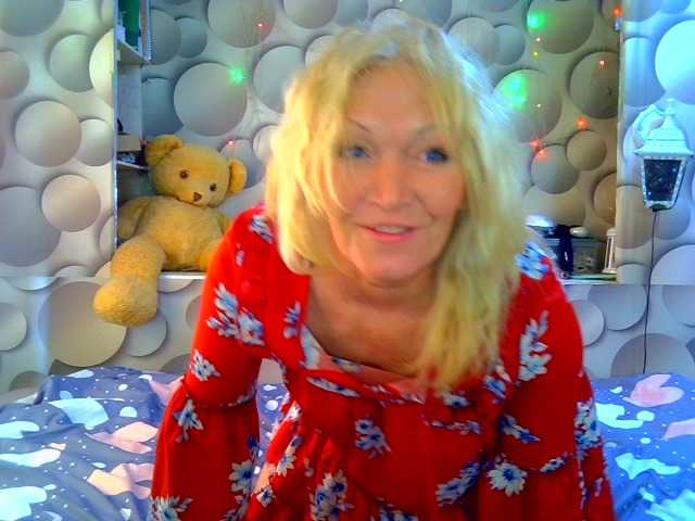 LizSage's BongaCams show and profile