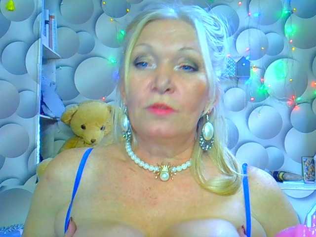 LizSage's BongaCams show and profile