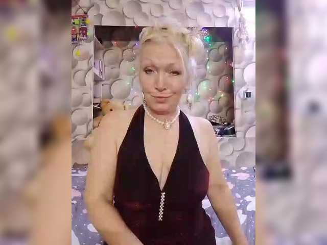 LizSage's BongaCams show and profile