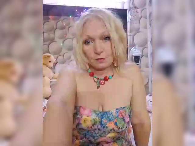 LizSage's BongaCams show and profile