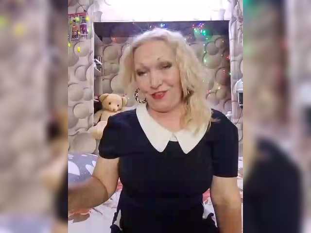 LizSage's BongaCams show and profile