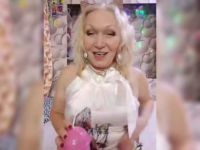 LizSage's BongaCams show and profile