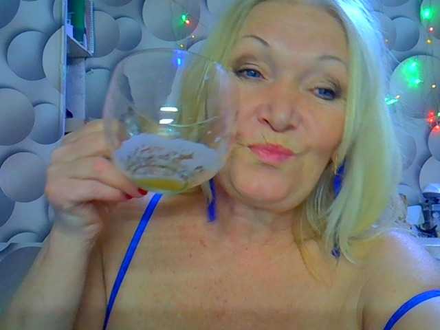 LizSage's BongaCams show and profile