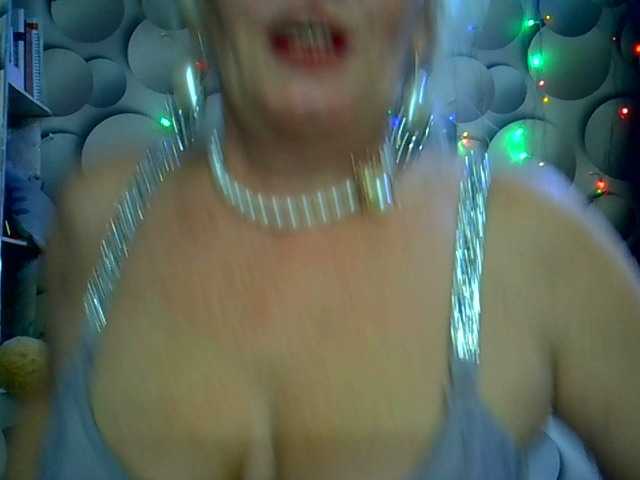 LizSage's BongaCams show and profile