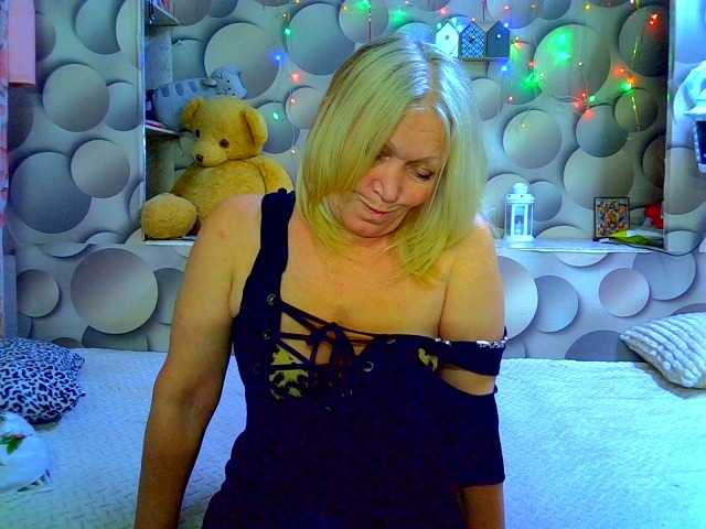 LizSage's BongaCams show and profile