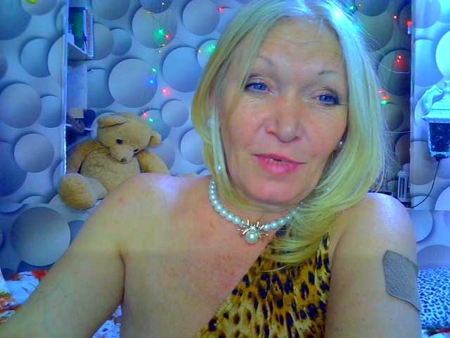 LizSage's BongaCams show and profile