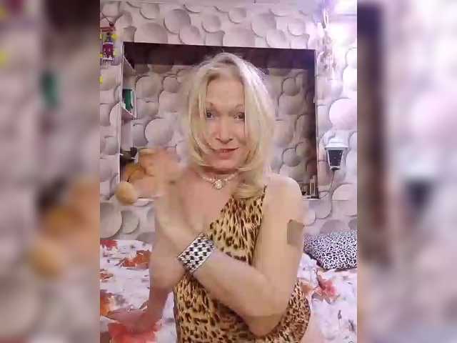 LizSage's BongaCams show and profile