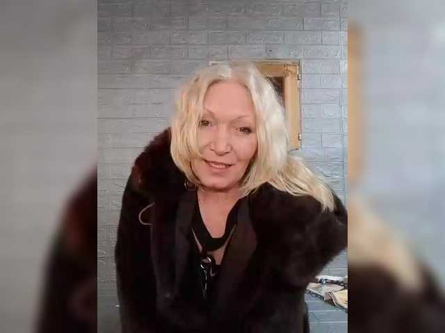 LizSage's BongaCams show and profile