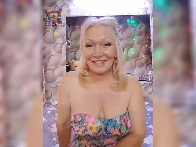 LizSage's BongaCams show and profile