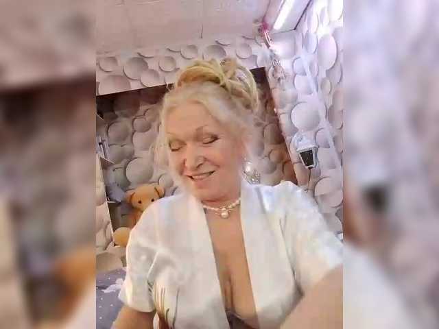 LizSage's BongaCams show and profile