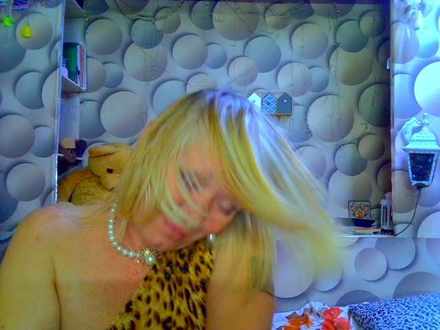 LizSage's BongaCams show and profile