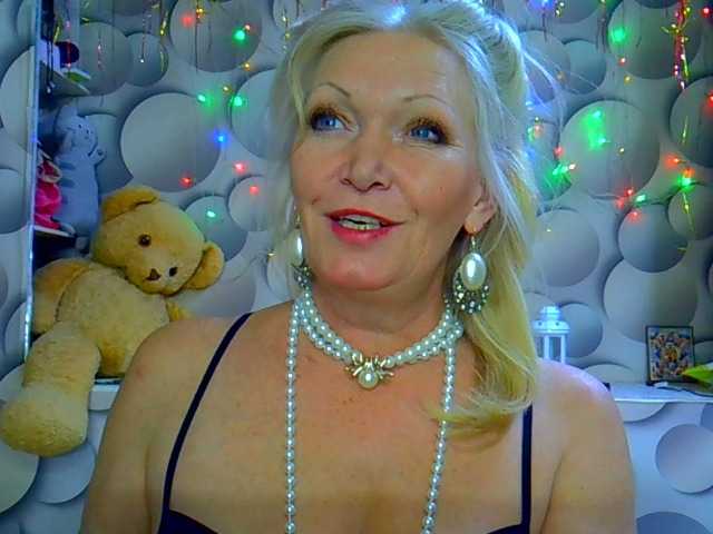 LizSage's BongaCams show and profile