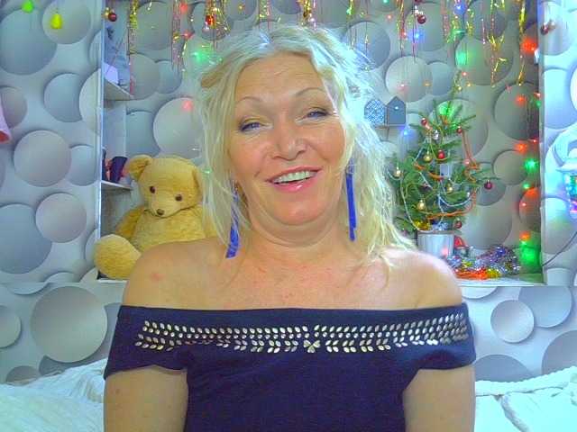 LizSage's BongaCams show and profile