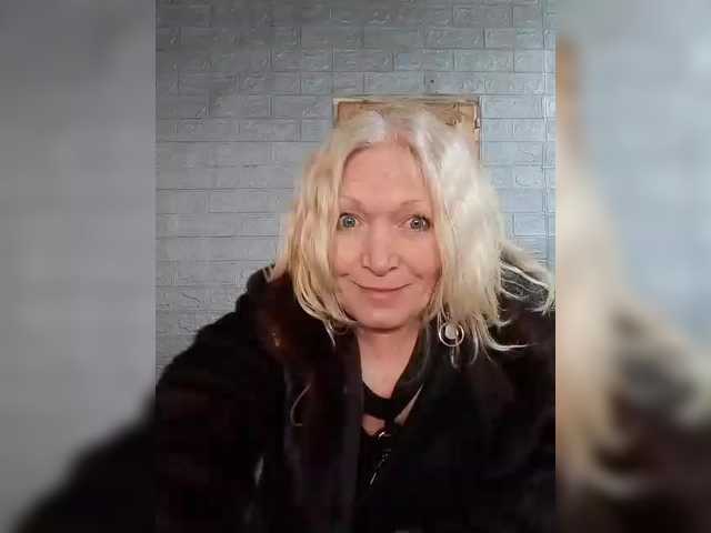 LizSage's BongaCams show and profile