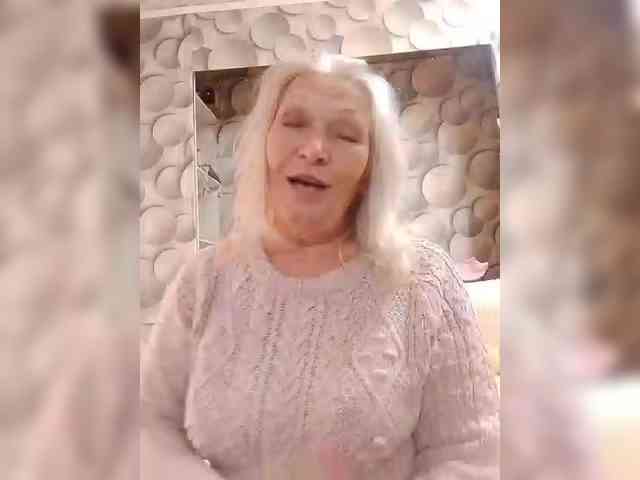 LizSage webcam