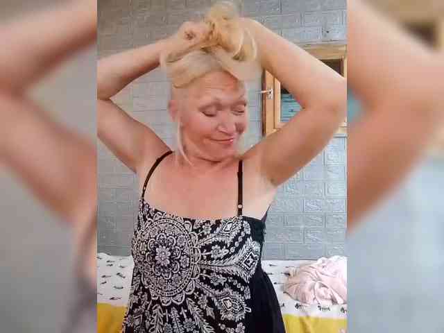 LizSage webcam