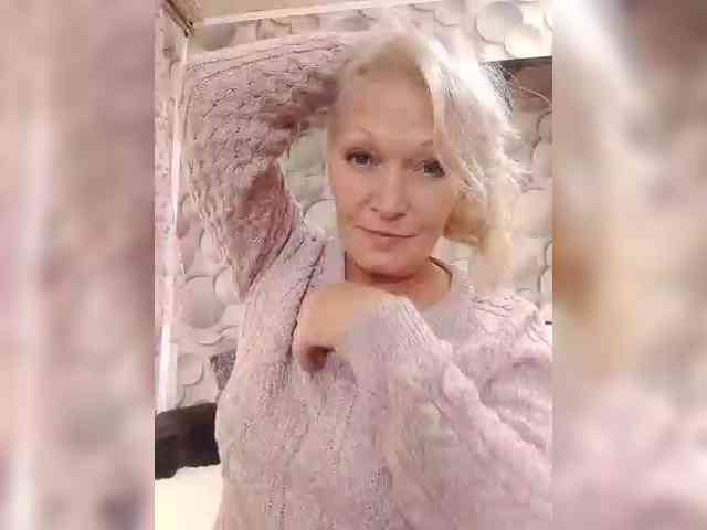 LizSage webcam