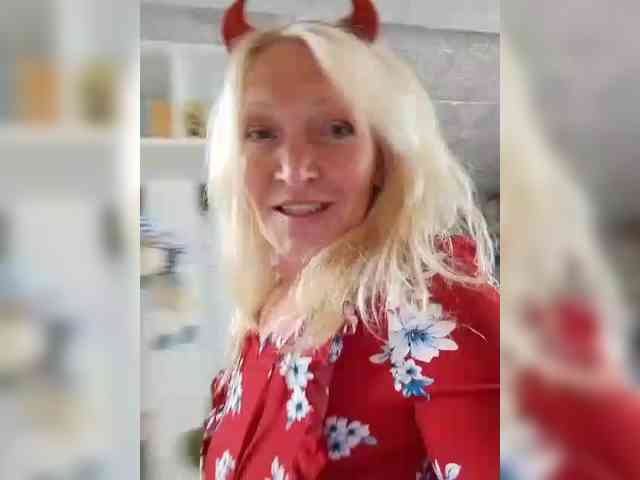 LizSage webcam