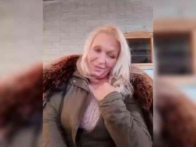 LizSage webcam