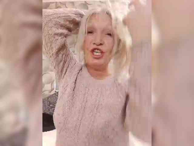 LizSage webcam
