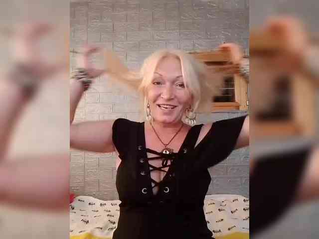 LizSage webcam