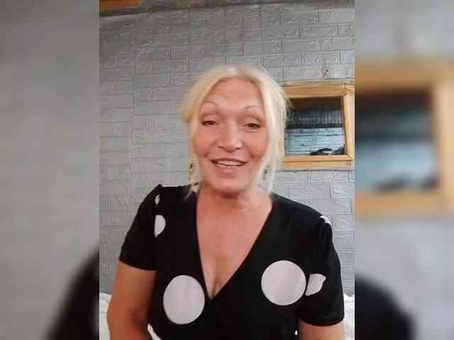 LizSage webcam