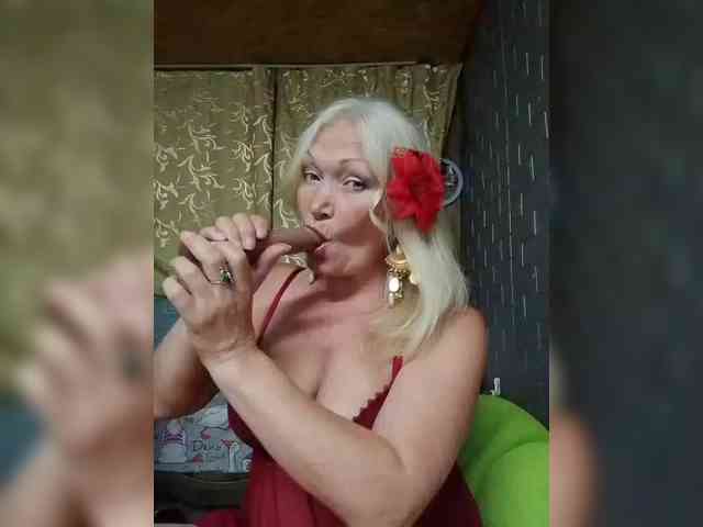 LizSage webcam